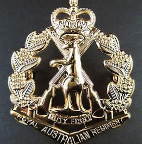 RAR ROYAL AUSTRALIAN REGIMENT 1980's BRASS SKIPPY BADGE